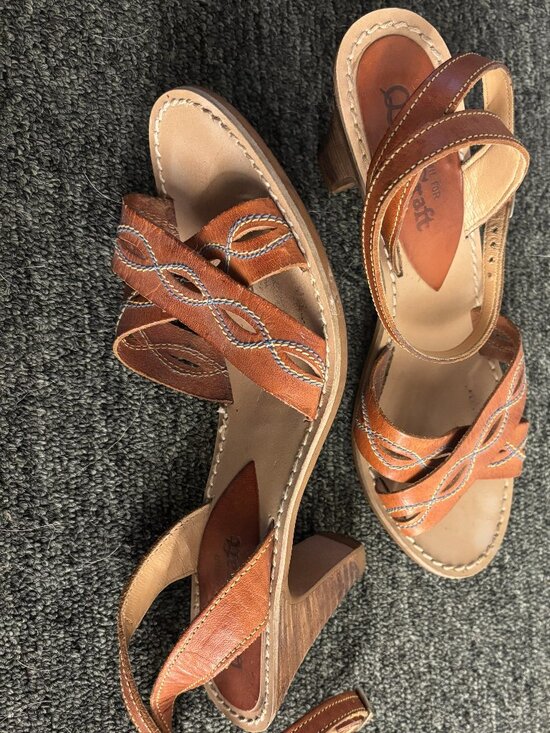 QualiCraft, Made in Brazil, Vintage Leather Strappy Healed Sandals, Size 7 BB - Picture 2 of 4